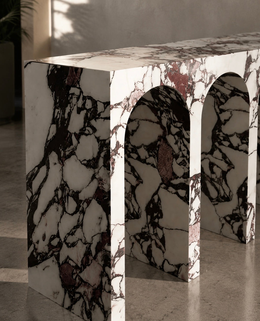 Amelia arch console