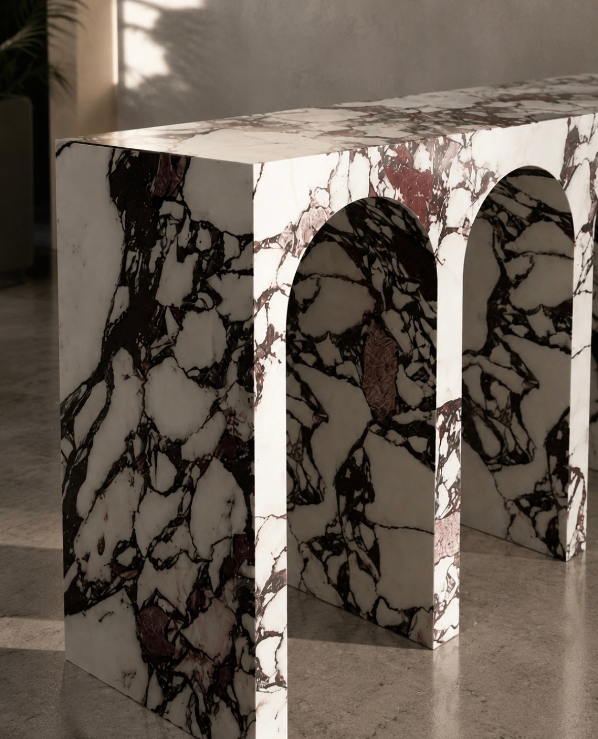Amelia arch console