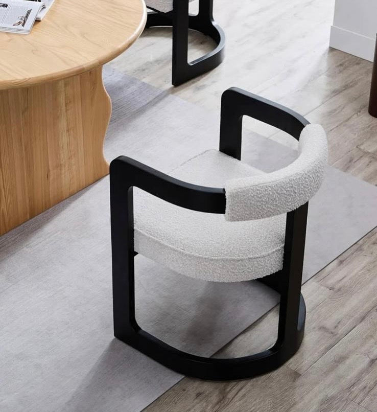 Eloquent Chair