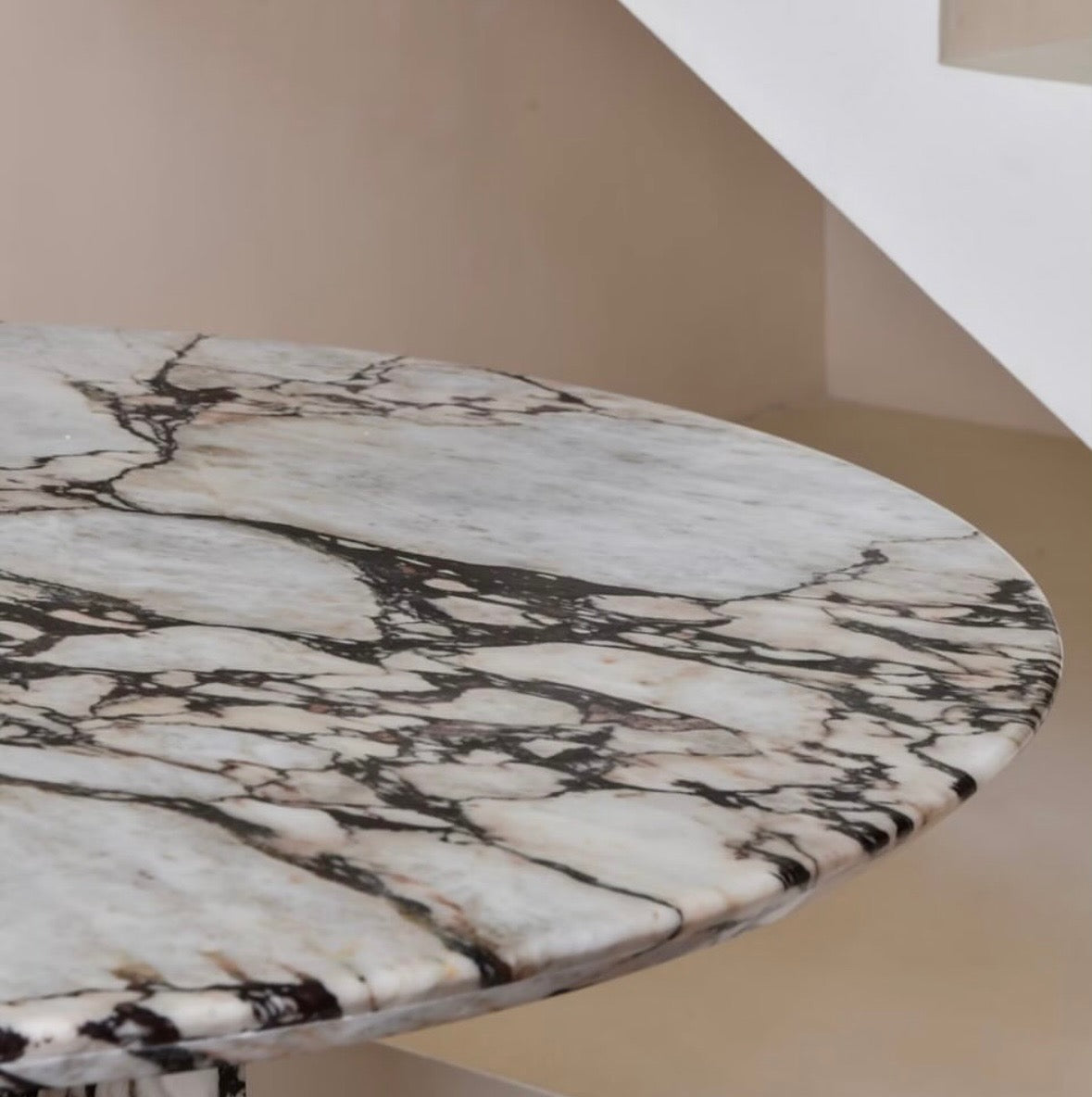 Letus viola dinning table