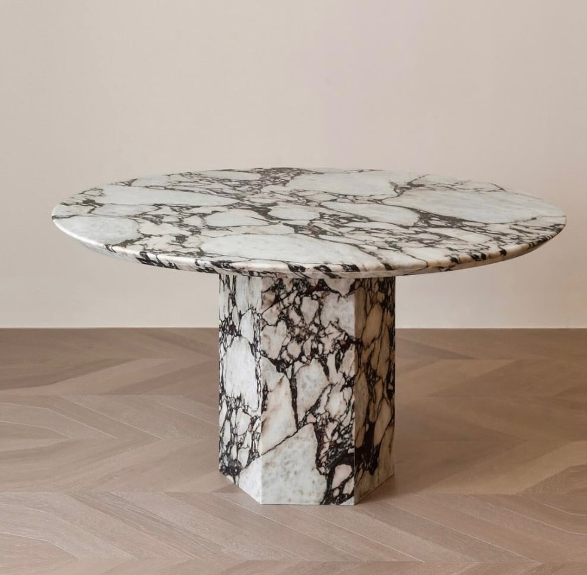 Letus viola dinning table